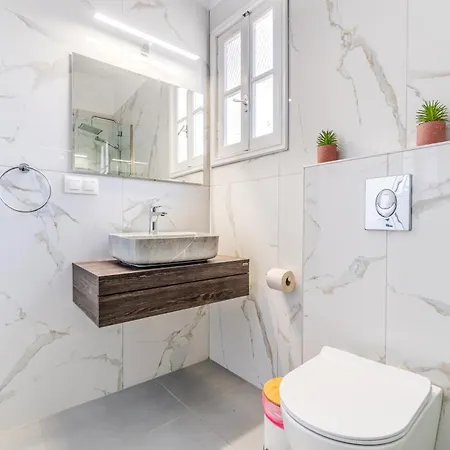 Apartament 1 *