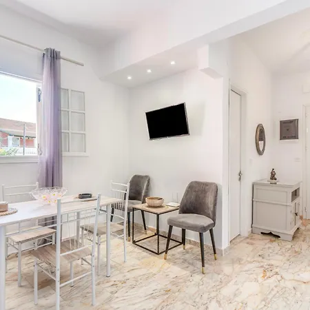 1 Apartment *